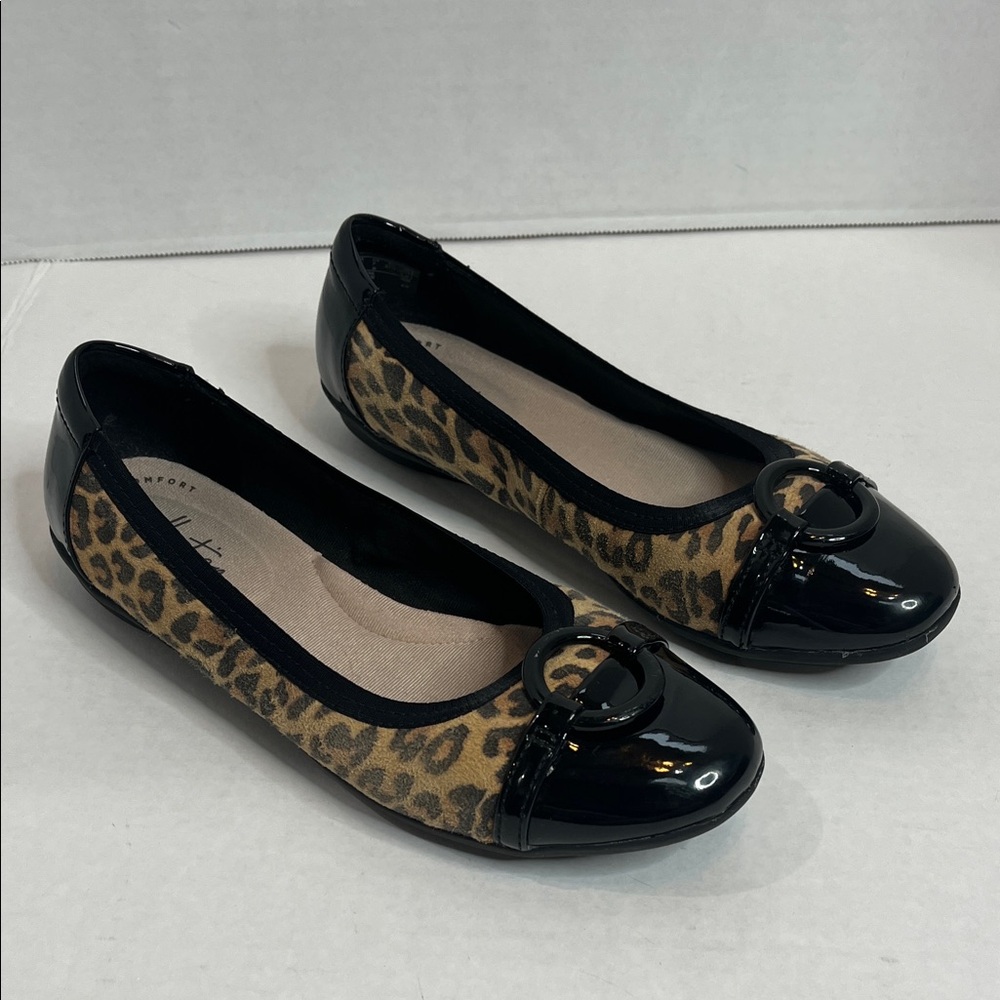 Leopard Print Women's Flats with Black Accents - Picture 1 of 4